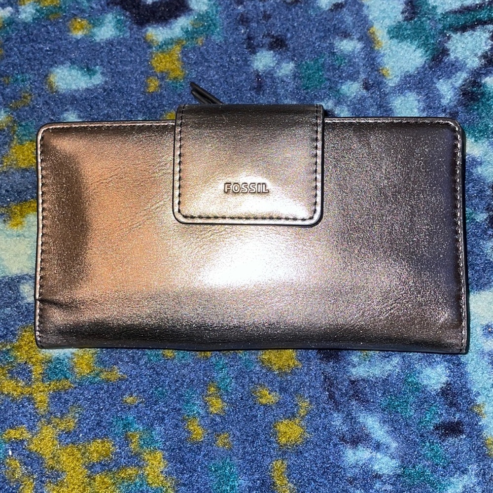 NWOT Metallic Fossil wallet